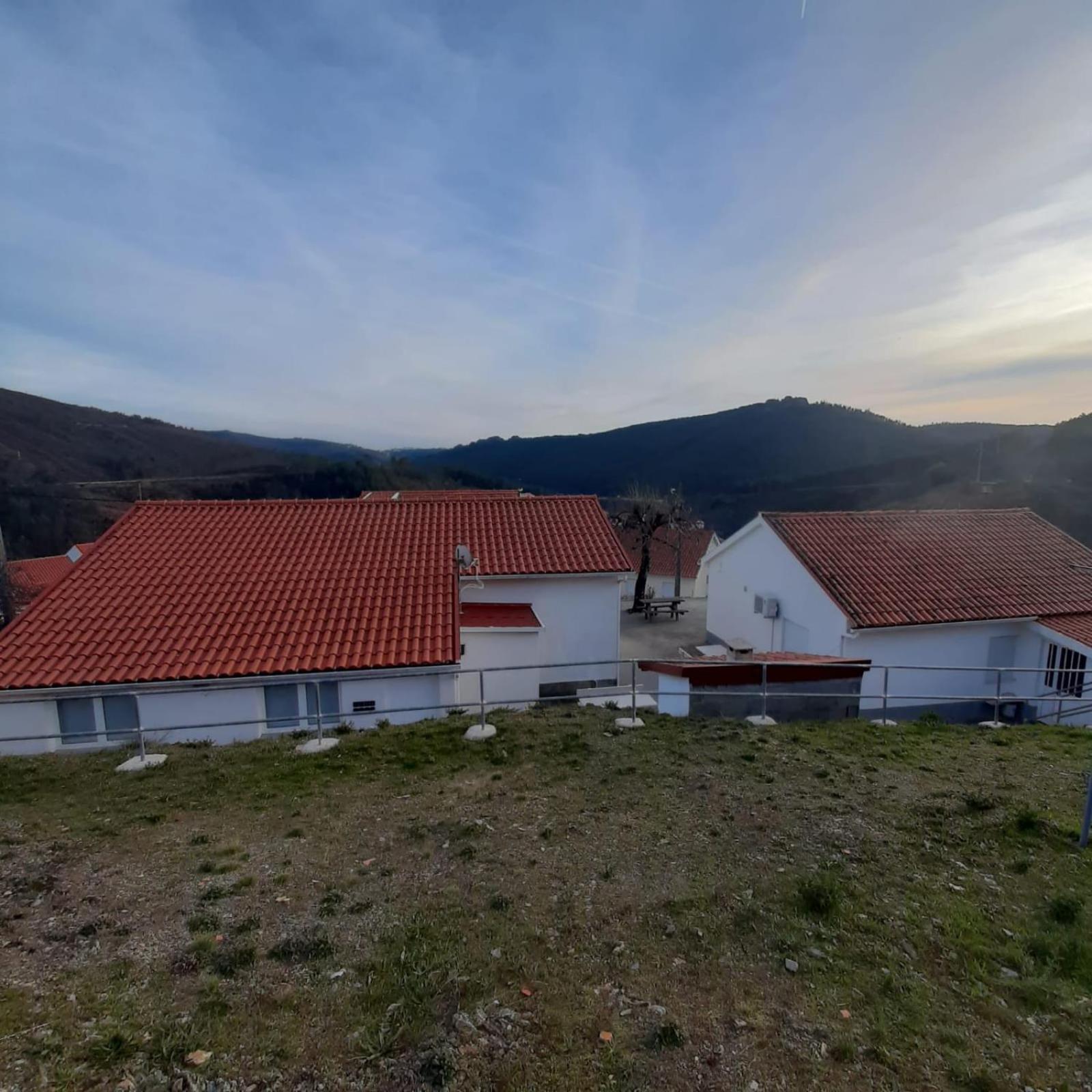 Vila Casas Da Escola - "A Escola" - Meas Pampilhosa da Serra Exteriér fotografie
